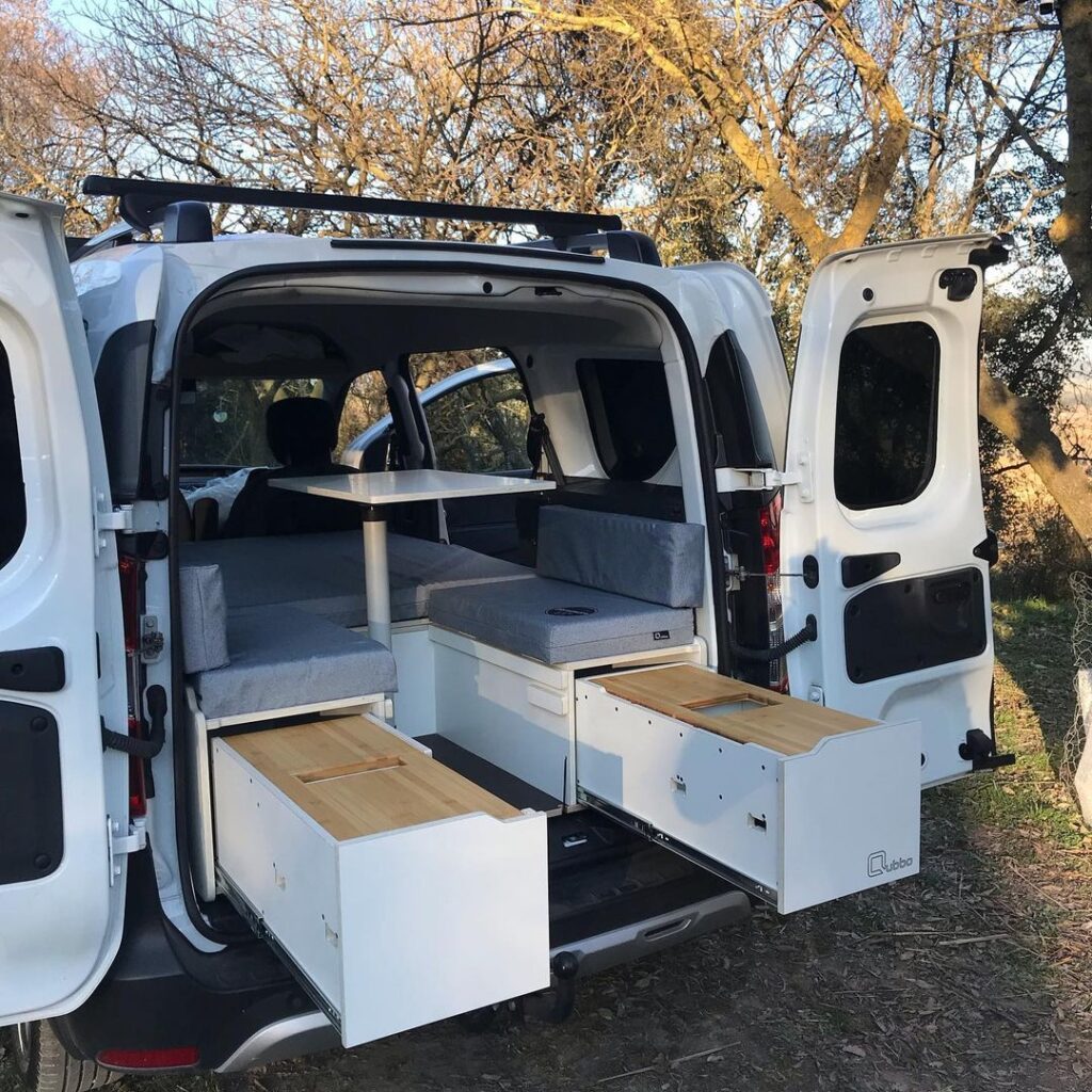 mueble camper dacia dokker abierto
